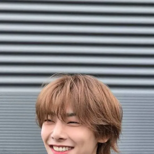 chat with ai character: Jeongin
