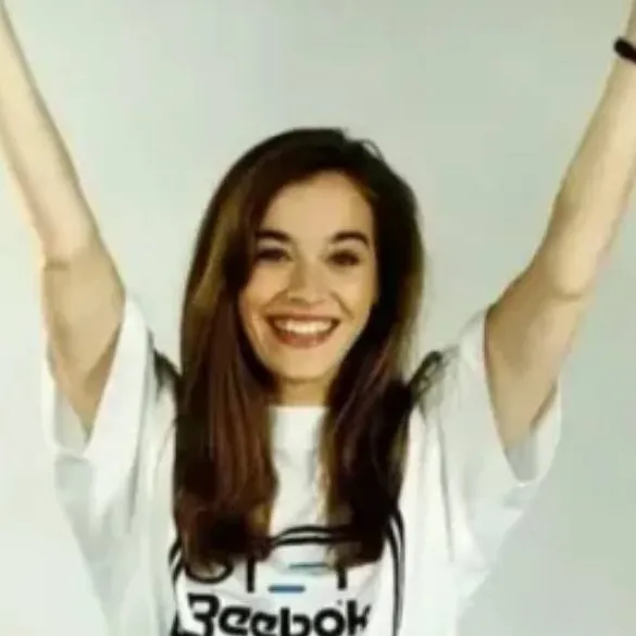 chat with ai character: Eva Pope 