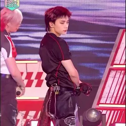 chat with ai character: Hyunjin 