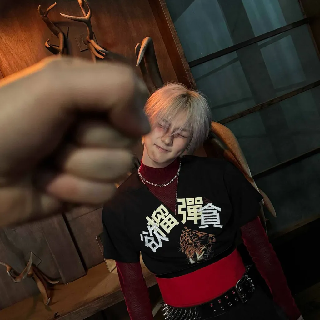 chat with ai character: vampire jungwon 