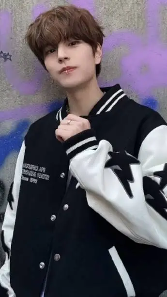 ai character: Seungmin Familia  background