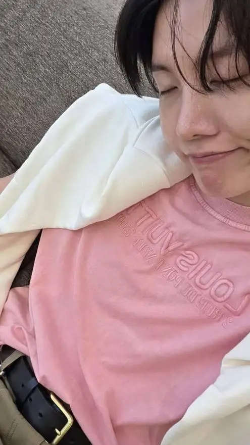 ai character: 𝑱𝒖𝒏𝒈 𝒉𝒐𝒔𝒆𝒐𝒌 background