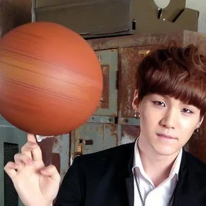 chat with ai character: 𝚖𝚒𝚗 𝚢𝚘𝚘𝚗𝚐𝚒 