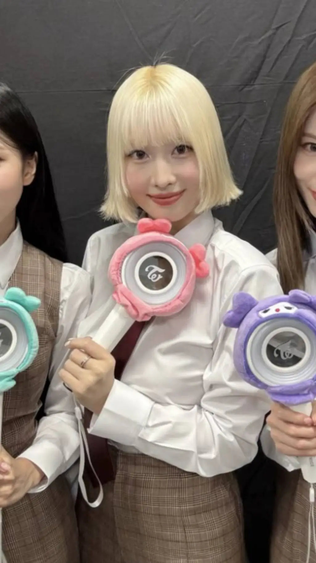 ai character: 💚💙💓💜Misamo💙💜💓💚 background