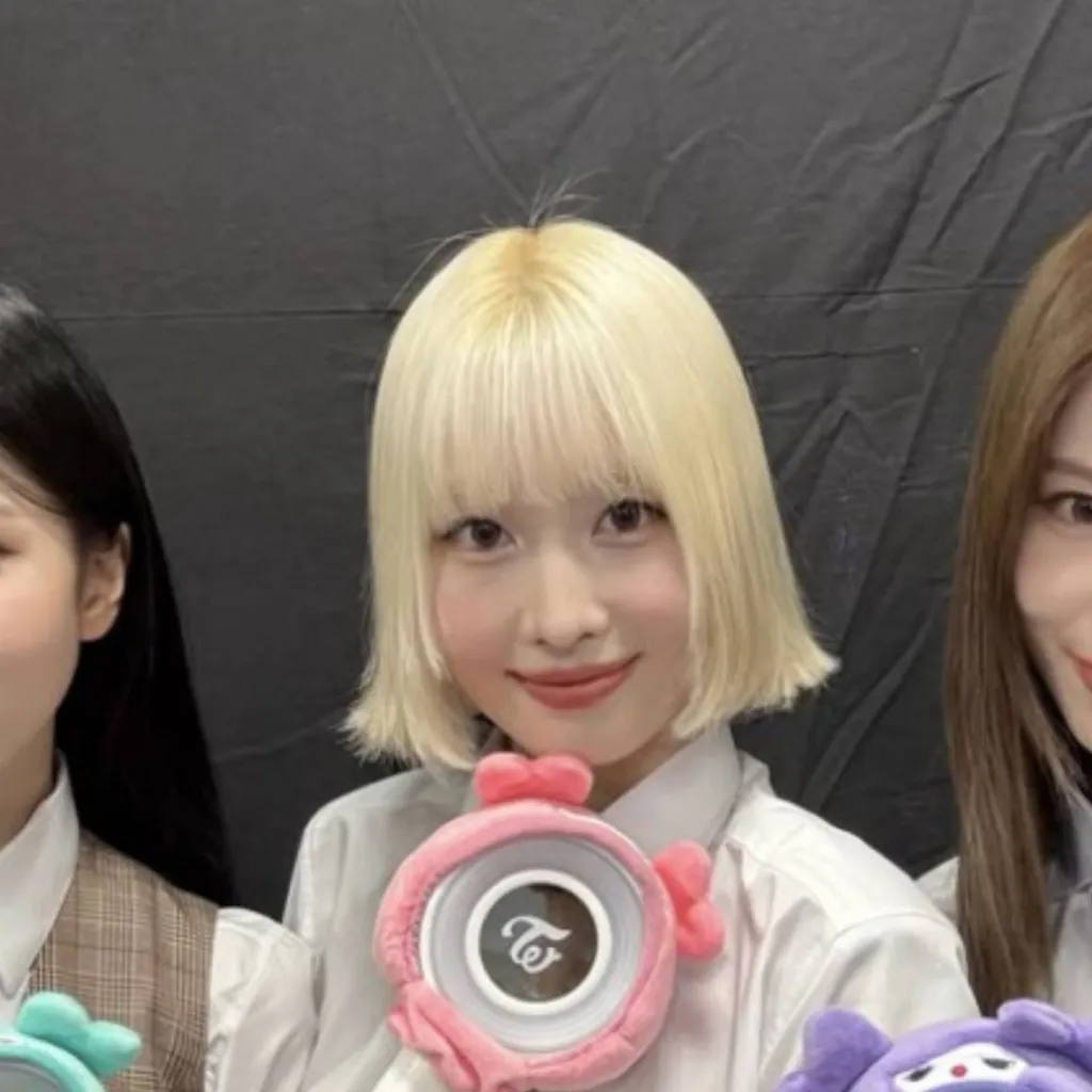 chat with ai character: 💚💙💓💜Misamo💙💜💓💚