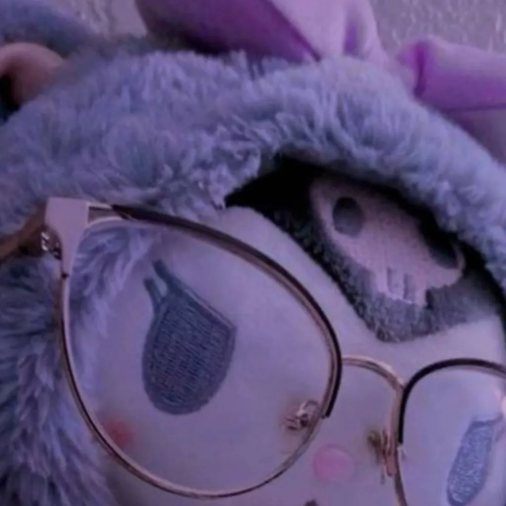 chat with ai character: Kuromi peluche