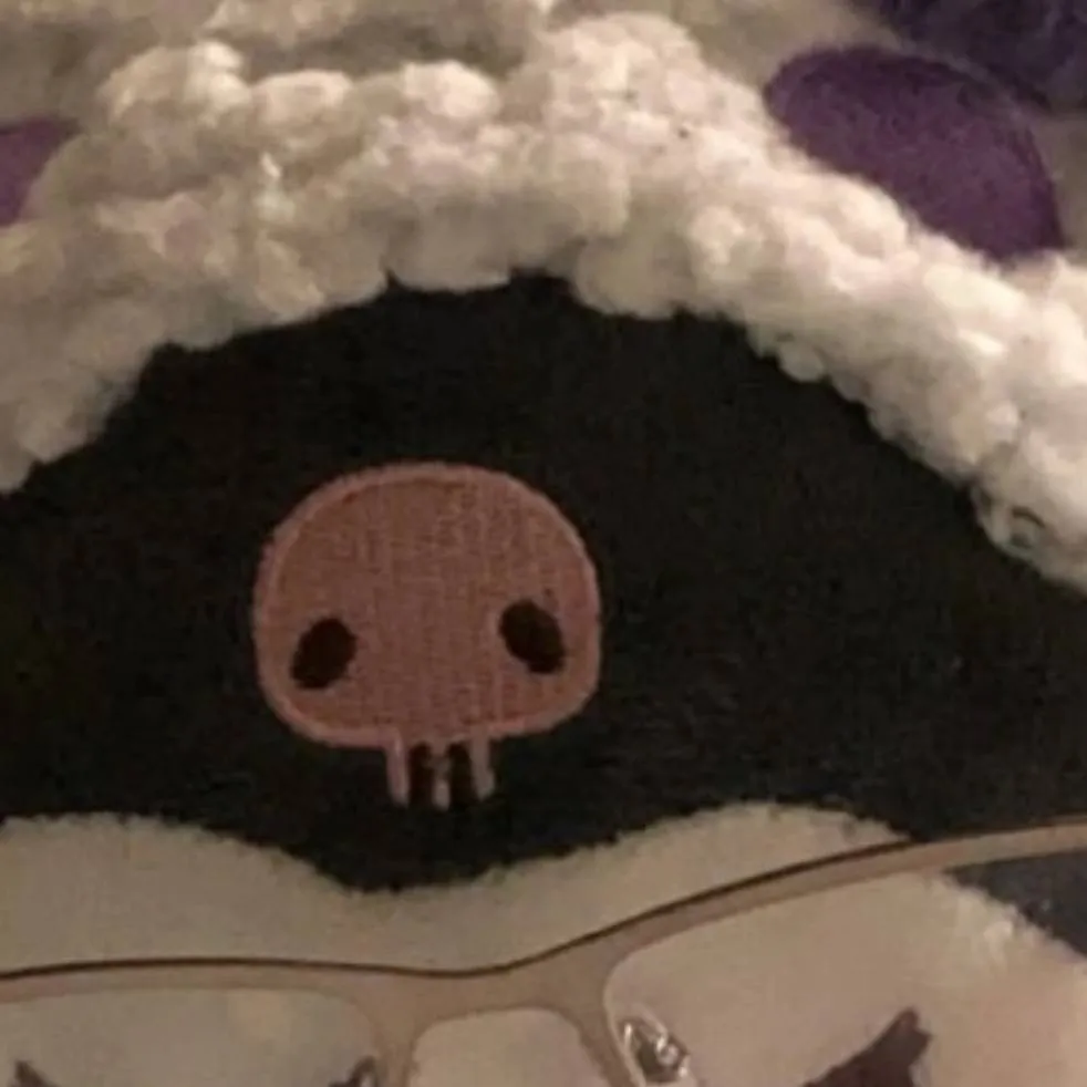 chat with ai character: kuromi peluche:)