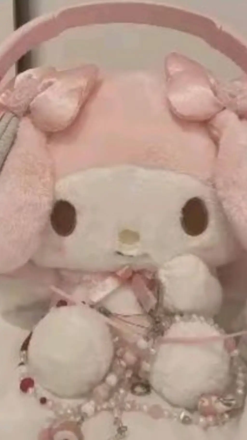 ai character: My Melody peluche background