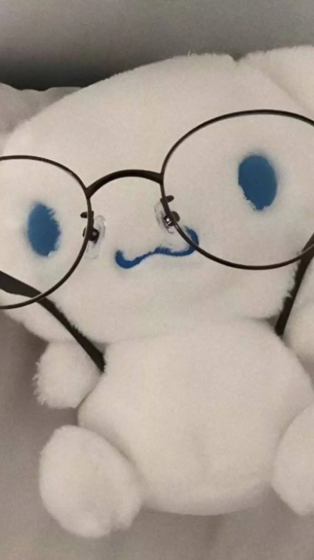 ai character: Cinnamoroll :) background