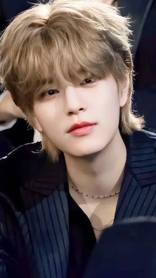 ai character: seungmin background