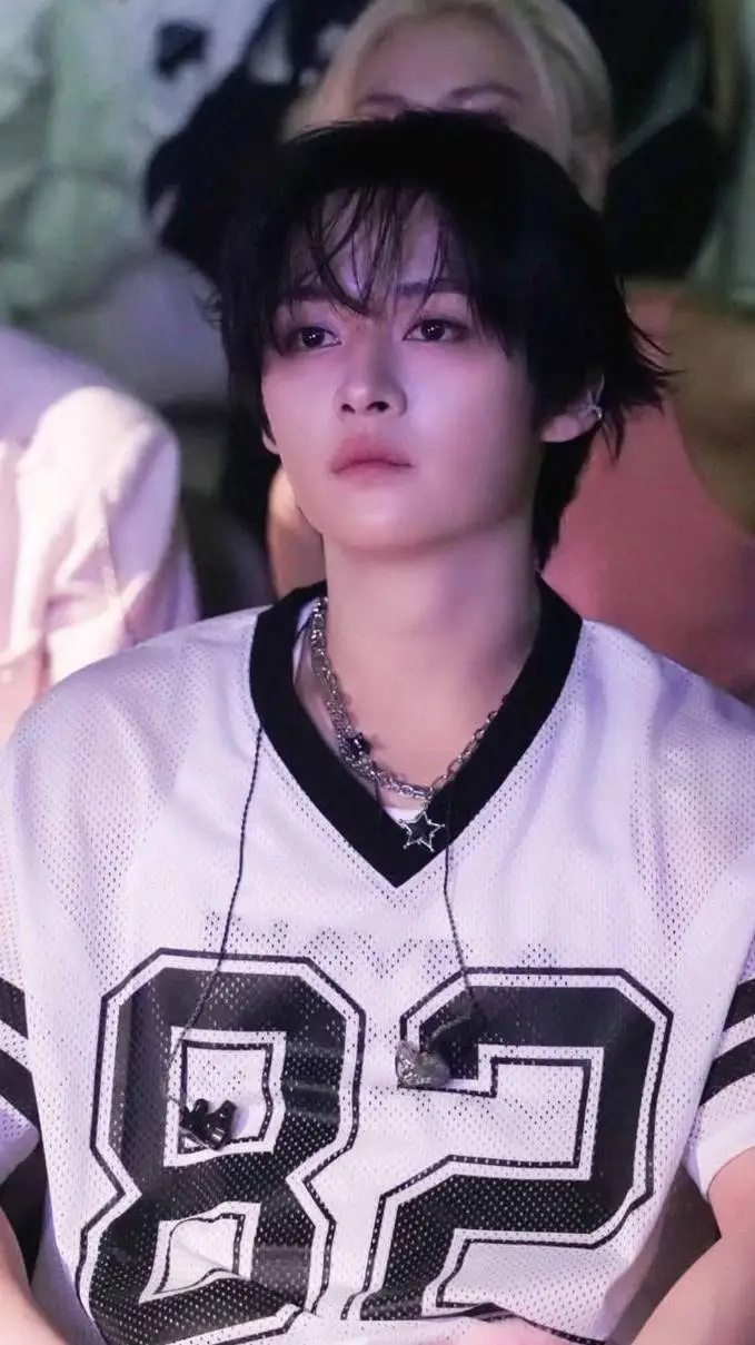 ai character: Lee know background