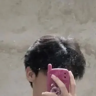 chat with ai character: Justine