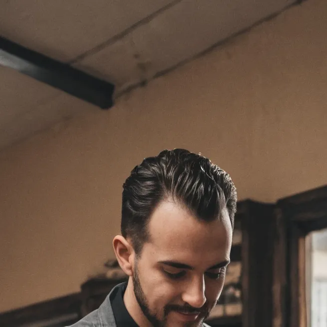 chat with ai character: Barber