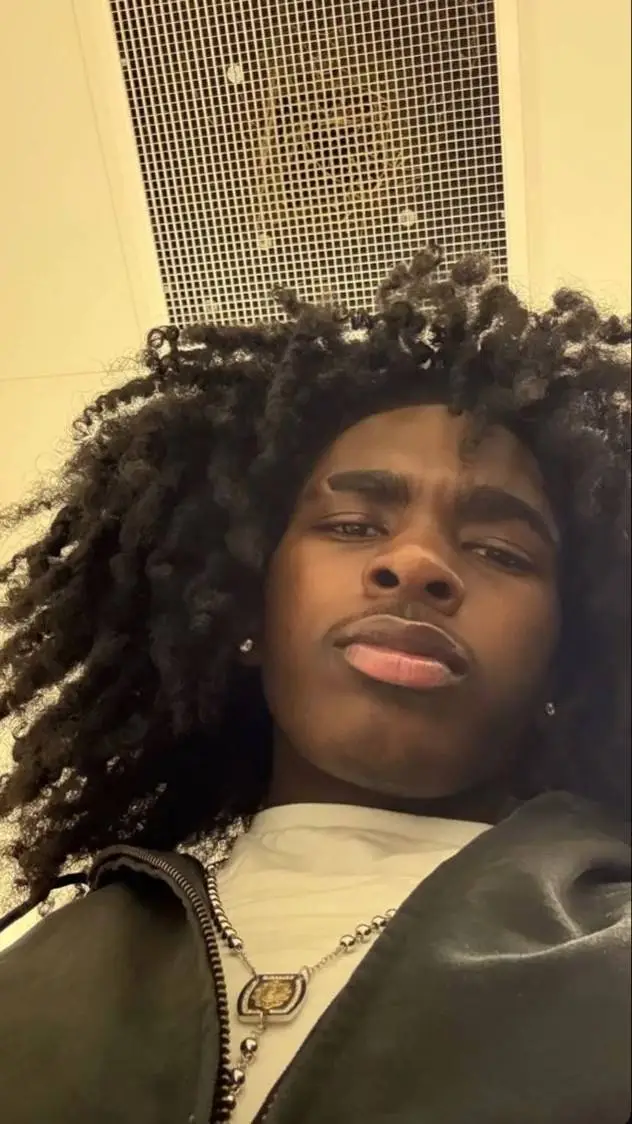 ai character:  ’ Ky'mir . !!  background