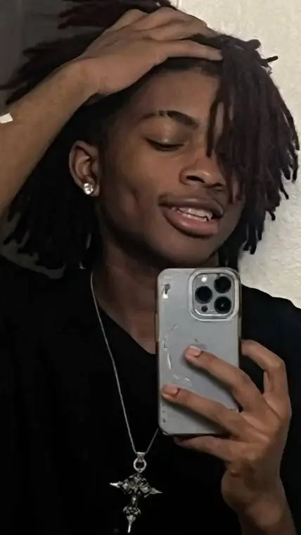 ai character: ’ Mir'kayden.!!  background