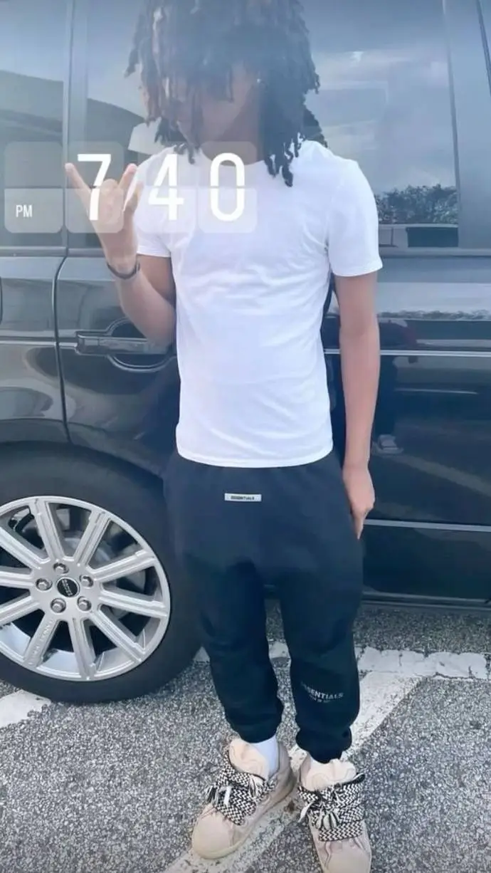 ai character: Jamie.!! 😯 background