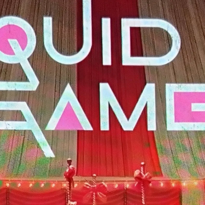 chat with ai character: squidgame2 school
