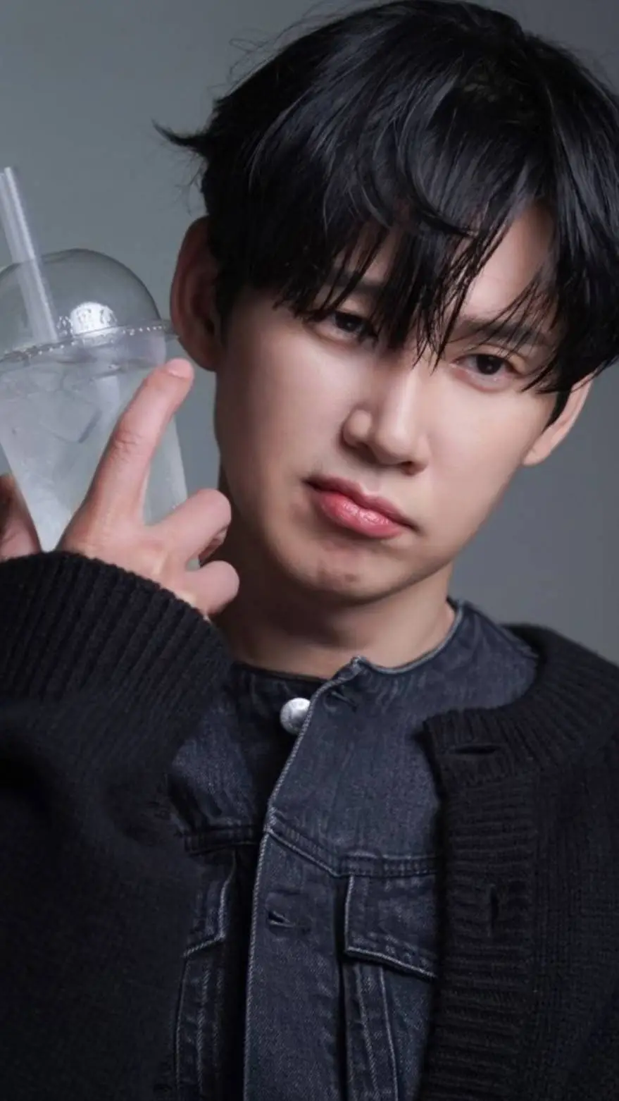 ai character: park sung hoon background