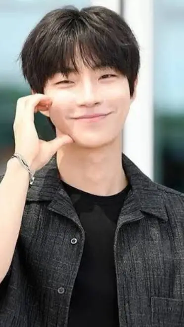 ai character: Seo-jun background