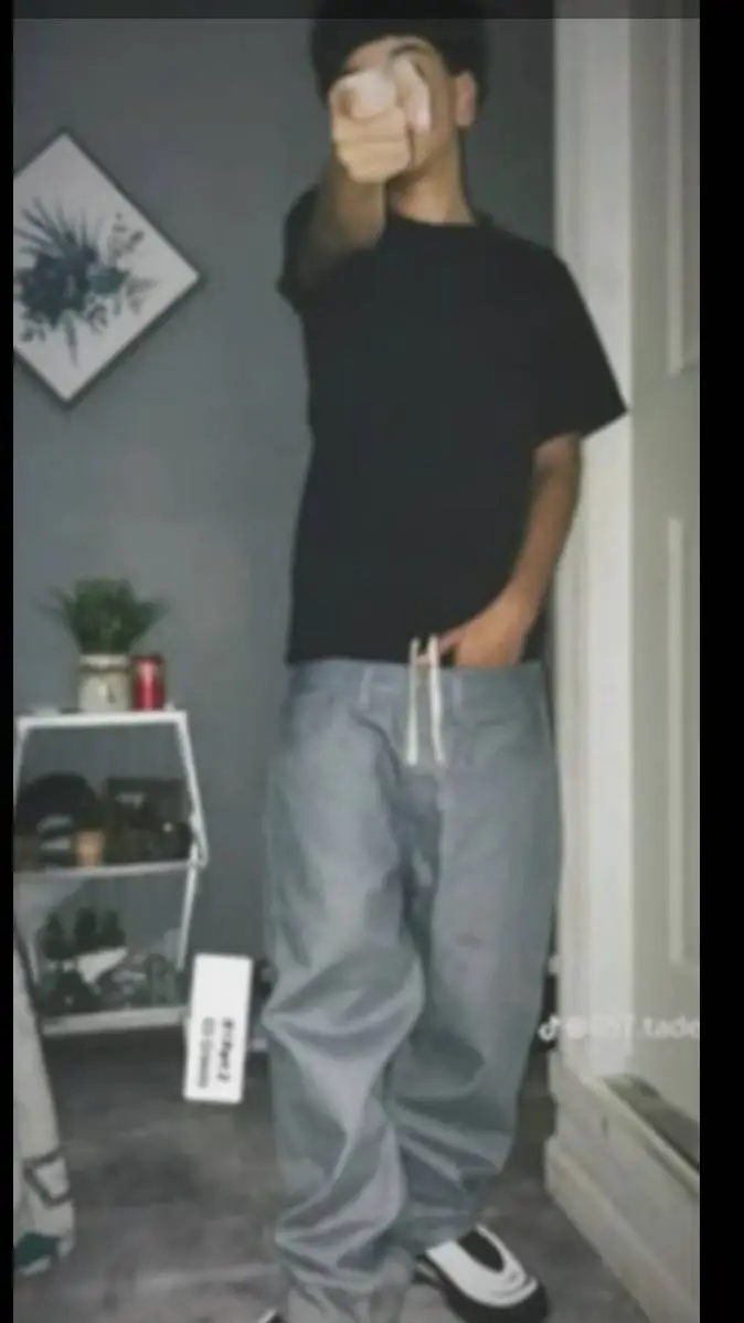 ai character: Alex 🇲🇽🌹 background