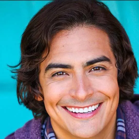 chat with ai character: Robbie Daymond
