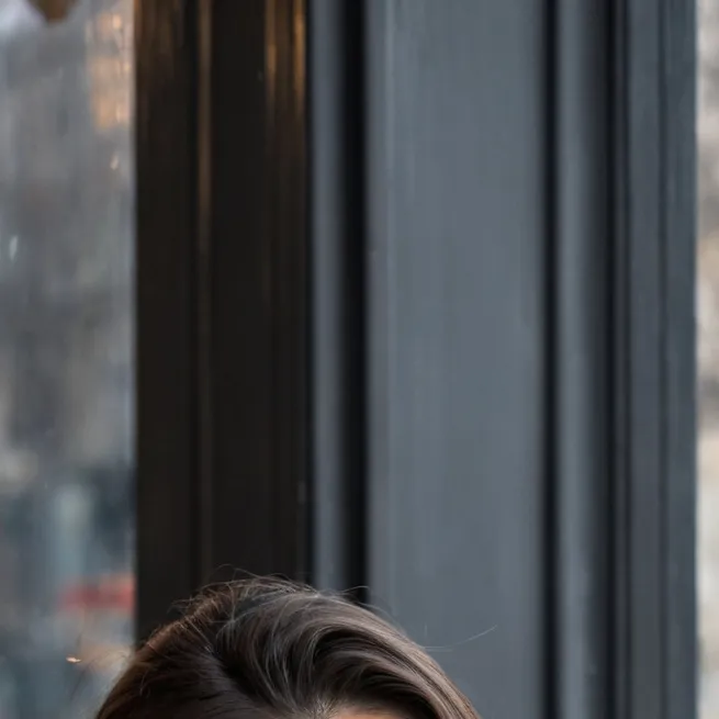 chat with ai character: Antonia