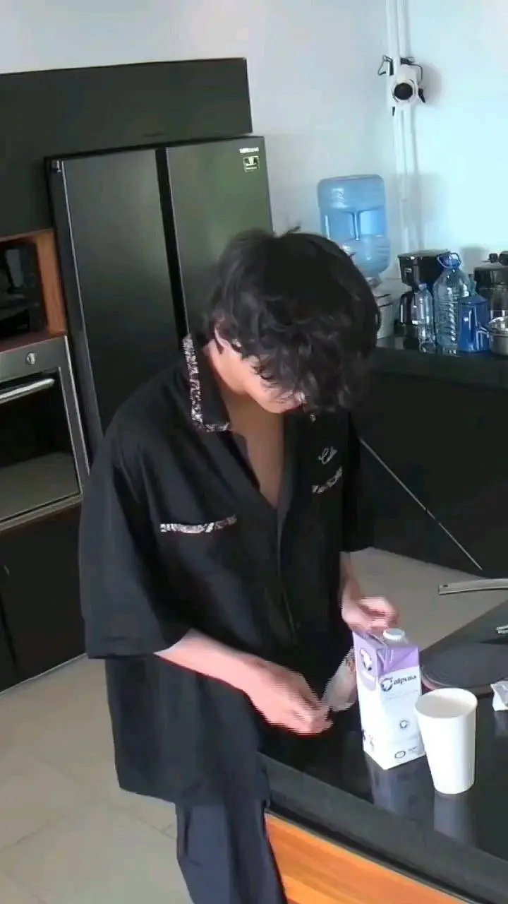 ai character: Kim Taehyung-V background