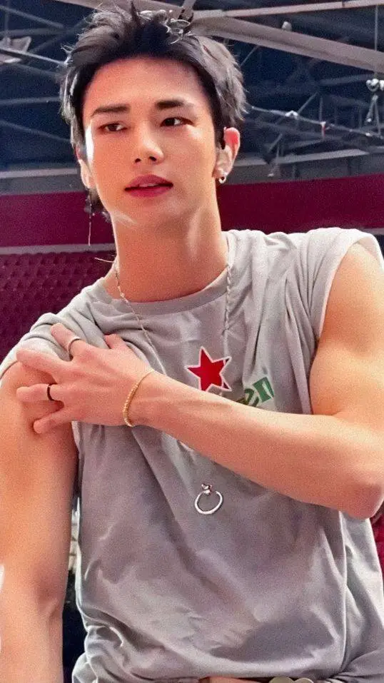 ai character: Hyunjin background