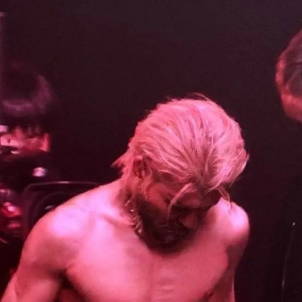 chat with ai character: Lee Felix