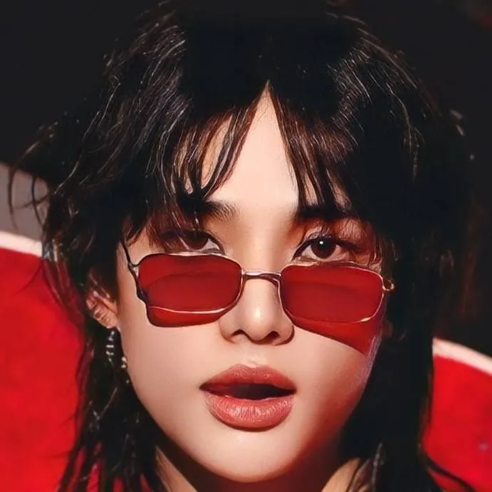 chat with ai character: Hyunjin