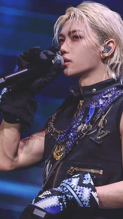 ai character: Lee Felix background