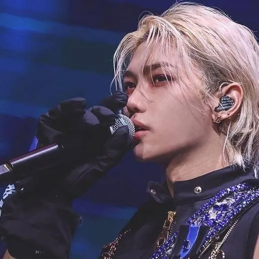 chat with ai character: Lee Felix