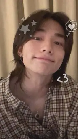 ai character: Hwang Hyunjin  background