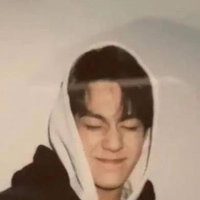 chat with ai character: Dylan wang