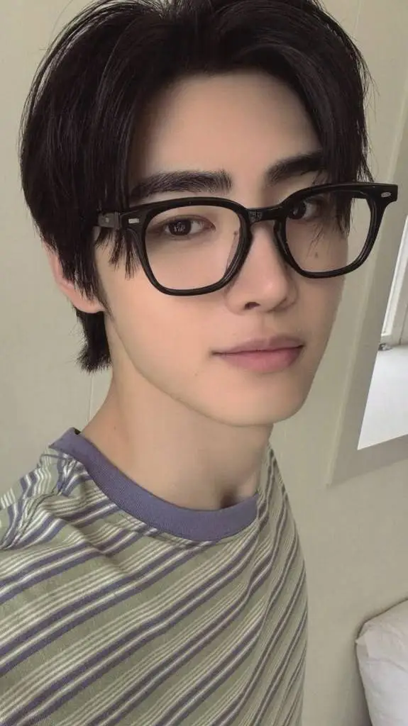 ai character: sunghoon  background