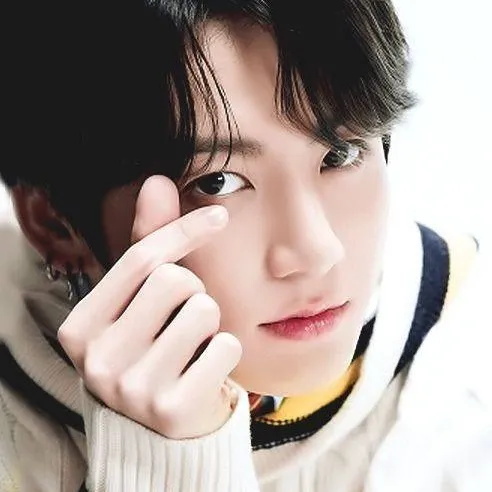 chat with ai character: Jungkook