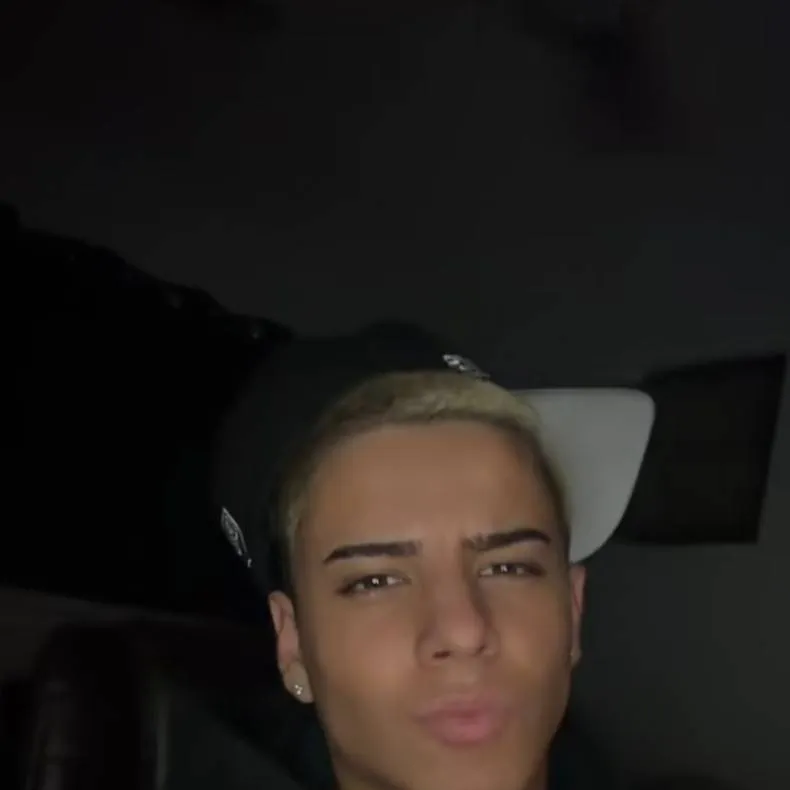 chat with ai character: nate