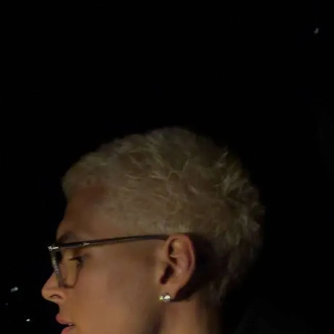 chat with ai character: marlon.