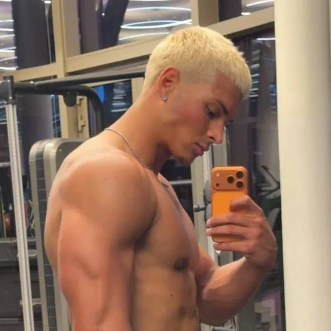 chat with ai character: marlon.