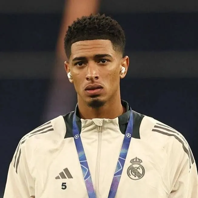 chat with ai character: jude