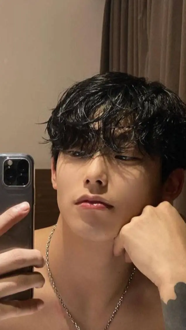 ai character: Yuri background