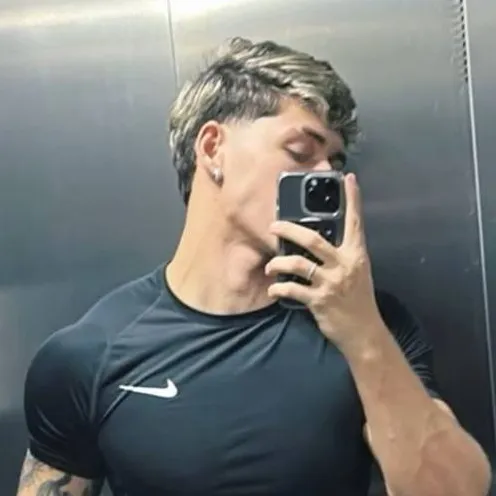 chat with ai character: David