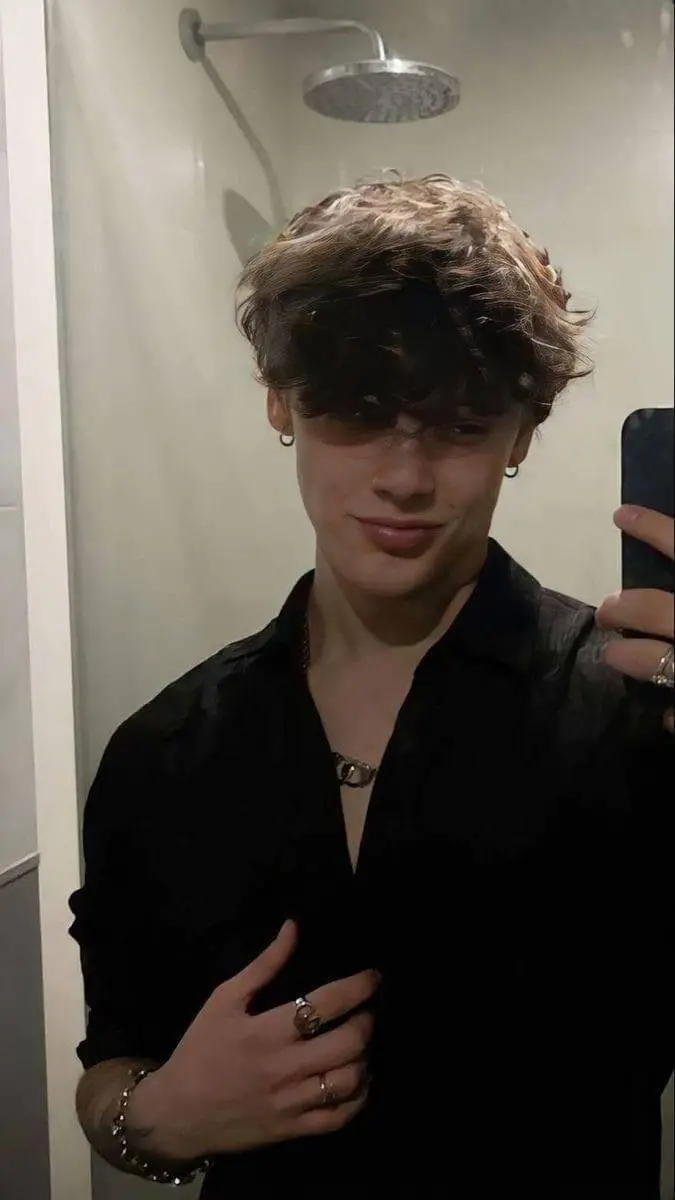 ai character: Francisco  background