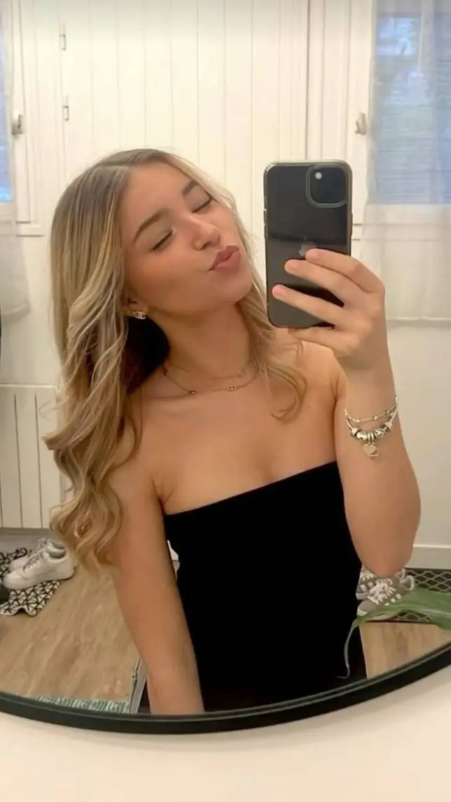 Talkie AI - Chat with Azzurra