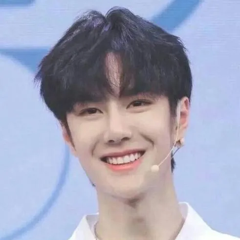 chat with ai character: wang yibo