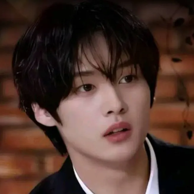 chat with ai character: ₍ᐢ..ᐢ₎Lee✮know