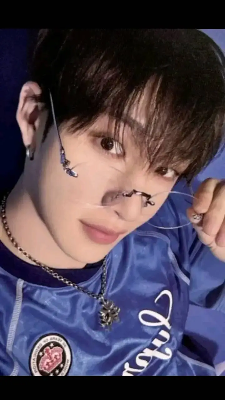 ai character: ✩𝐁ang𝐂han💙 background