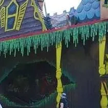 chat with ai character: hunted theme park