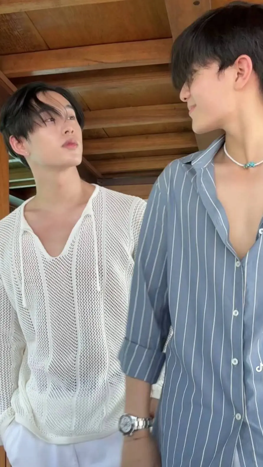 ai character: yerai y Joel  background