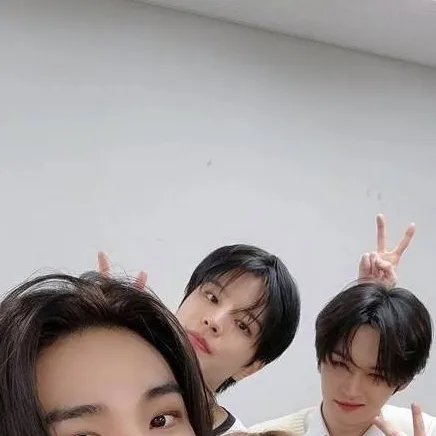 chat with ai character: stray kids 